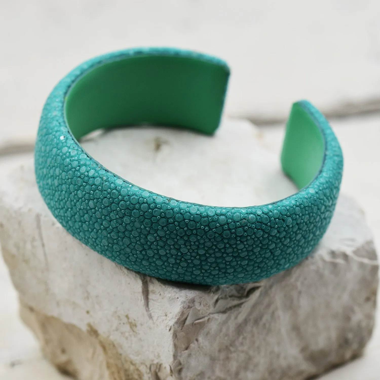 22mm Stingray bangle in Aqua