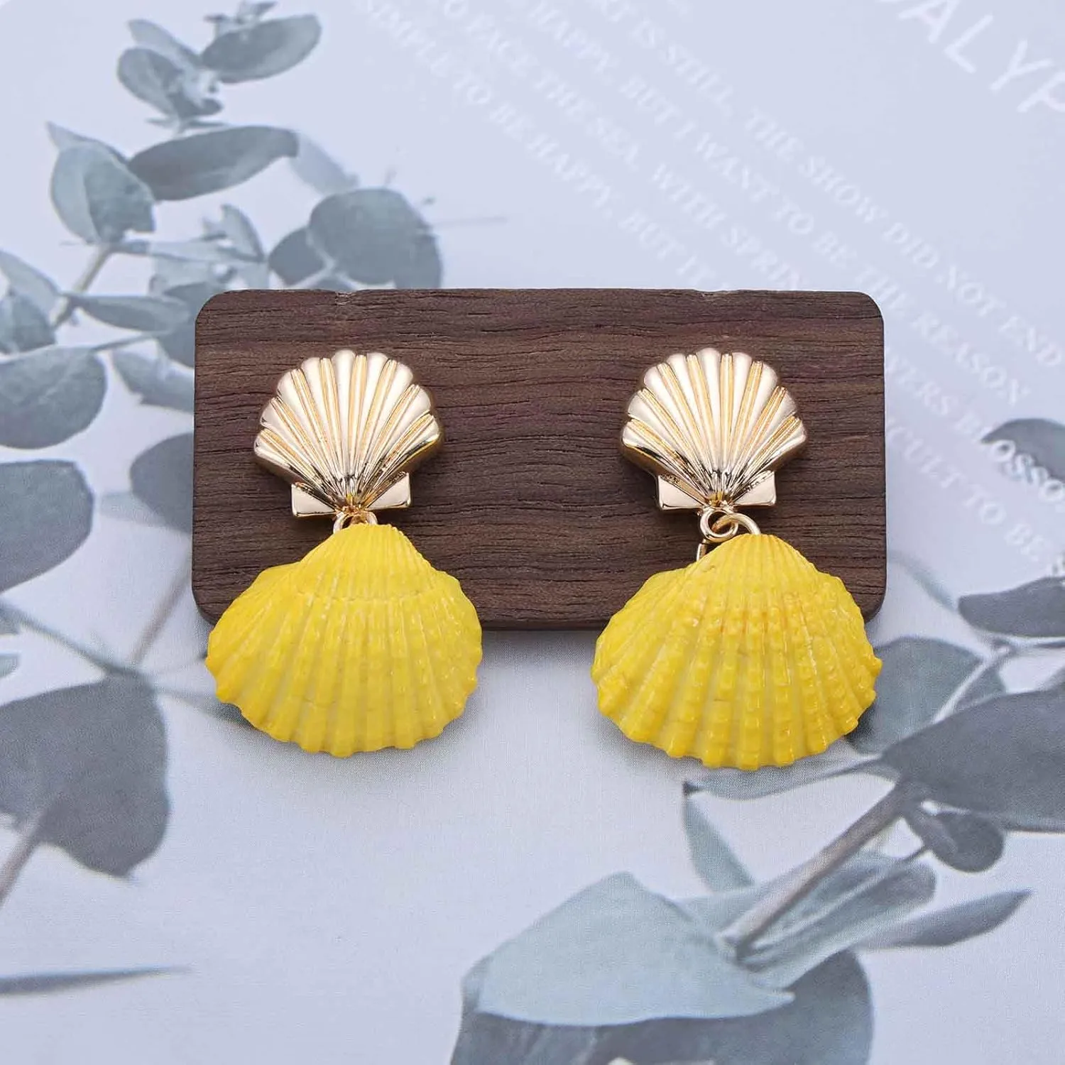 Bohemian Shell Drop Earrings Gold Metal Clam Shell Earrings Enamel Cowrie Shell Dangle Earrings Minimalist Seashell Earrings Jewelry for Women(White)