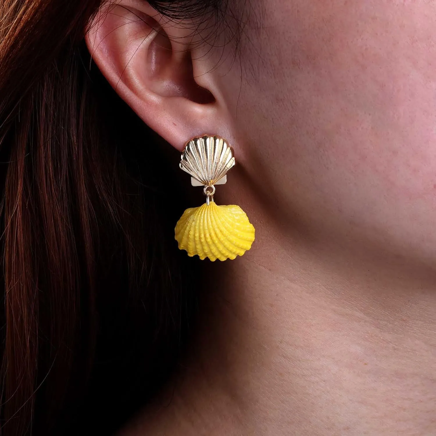 Bohemian Shell Drop Earrings Gold Metal Clam Shell Earrings Enamel Cowrie Shell Dangle Earrings Minimalist Seashell Earrings Jewelry for Women(White)