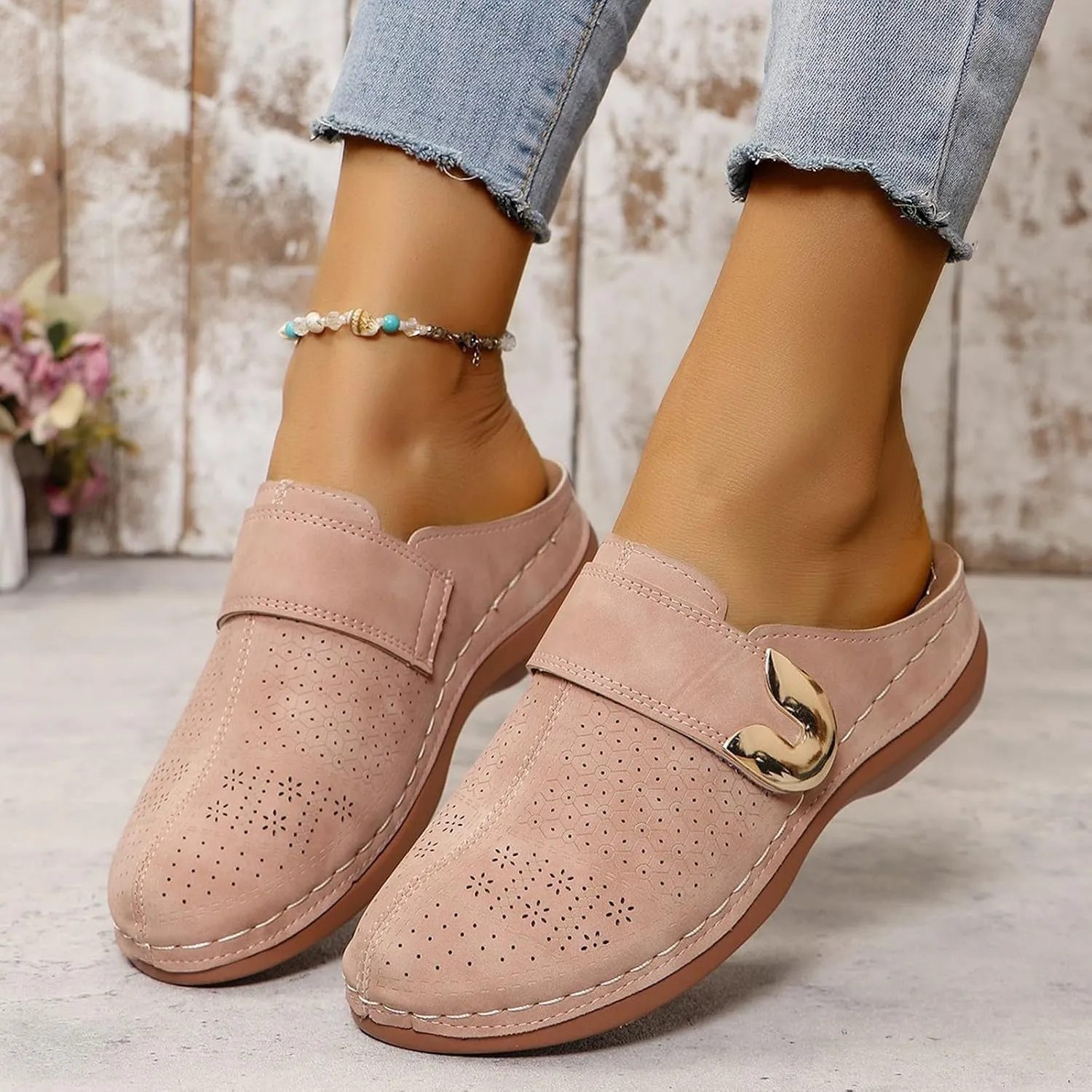 Clogs for Women Slip On Casual Comfortable Sandals Lightweight Wedge Slippers Summer Cut-Out Vamp Thick Cushion Shoes All-Match Walking Sandals for Summer and Daily Wear