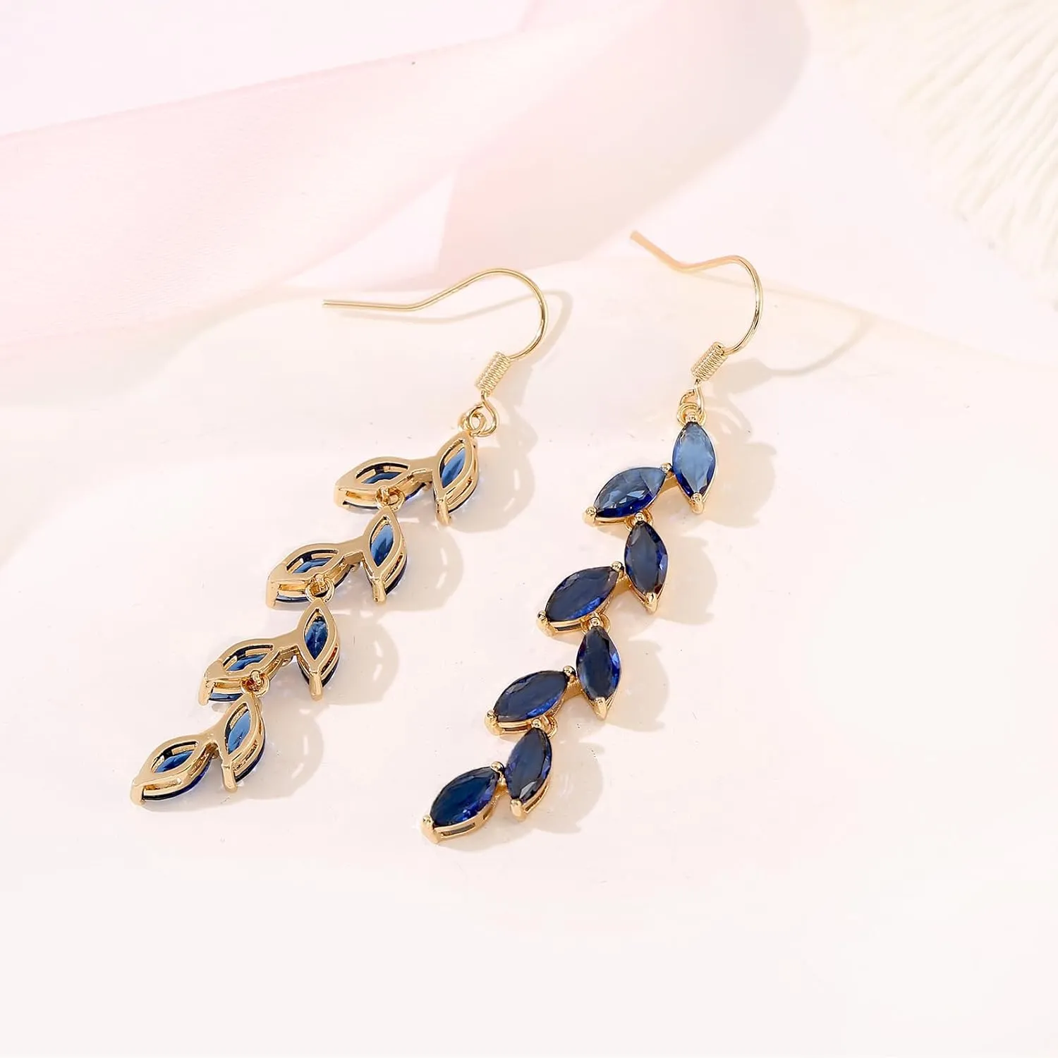 Cubic Zirconia Wedding Earrings for Bridal Bridesmaid Rhinestone Dangle Earrings Crystal Drop Earrings for Women Prom Party Jewelry Gifts