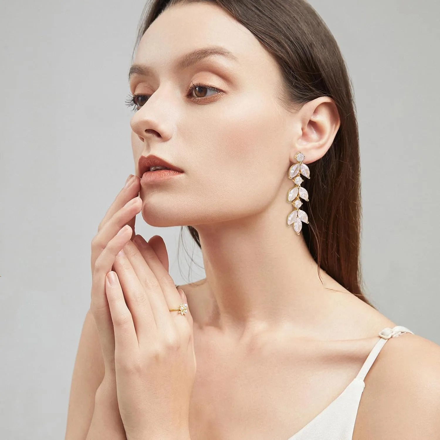 Cubic Zirconia Wedding Earrings for Bridal Elegant Rhinestone Crystal Drop Dangle Earrings for Women Bridesmaids Guest Party Prom Jewelry Trendy