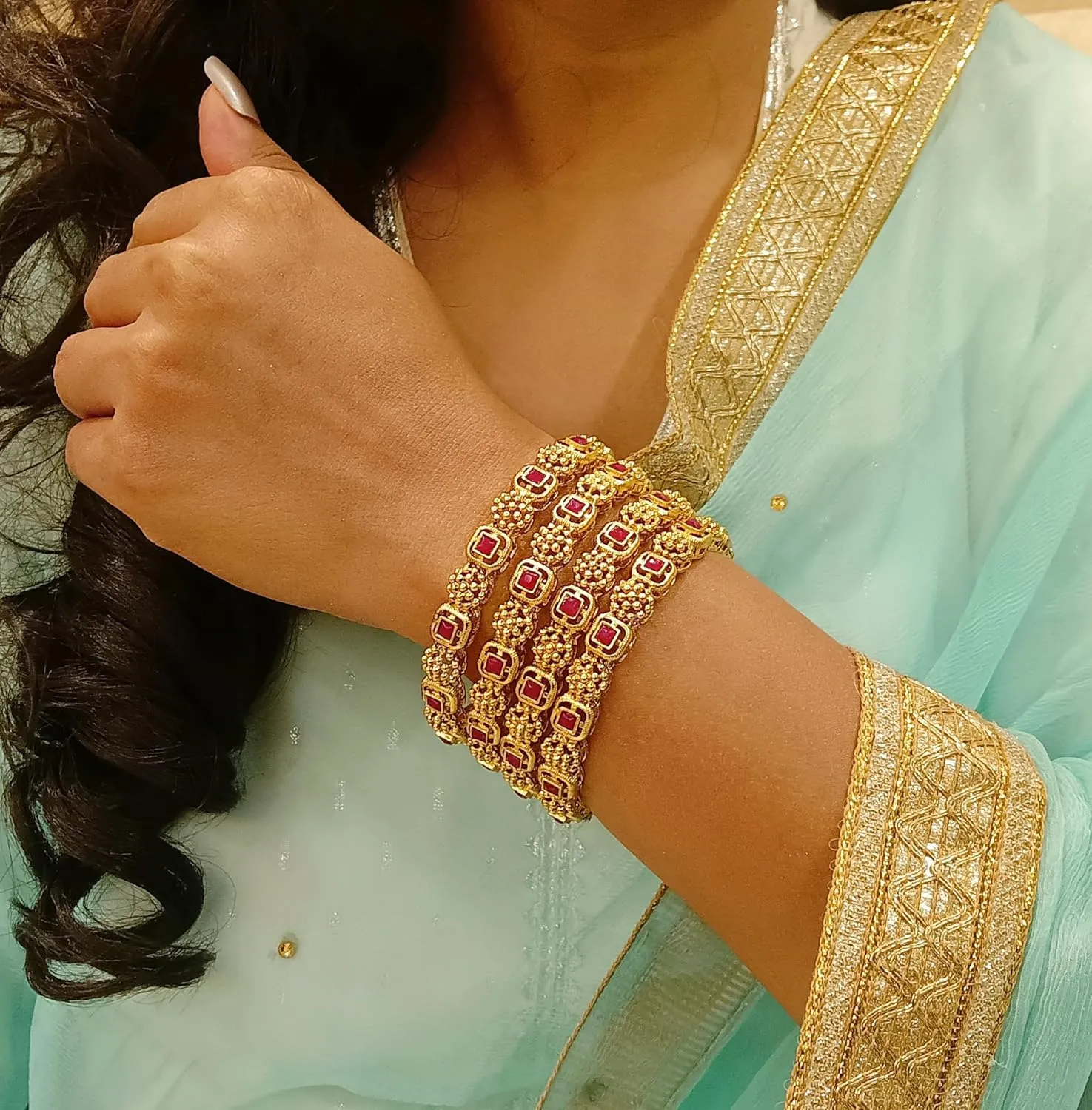 Efulgenz Gold Tone Indian Bangle Set for Women Antique Bangle Set Indian Gold Tone Crystal Floral Bangles Bracelet Indian Bridal Jewelry for Wedding Bollywood Fashion Jewelry (4 Pcs)
