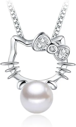 Elegant Pearl Pendant Necklace Showcases Playful Dynamic Accessories
