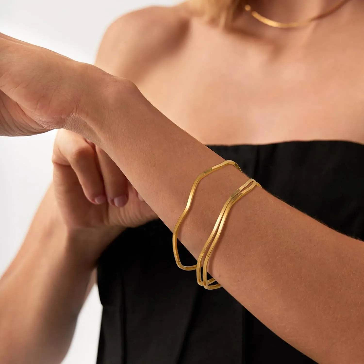 Gold Bangles for Women 18K Gold Plated Stainless Steel Glossy Stackable Thin Round Bracelets Solid Plain Polished Bangles Bracelets Set of 3 Jewelry for Women