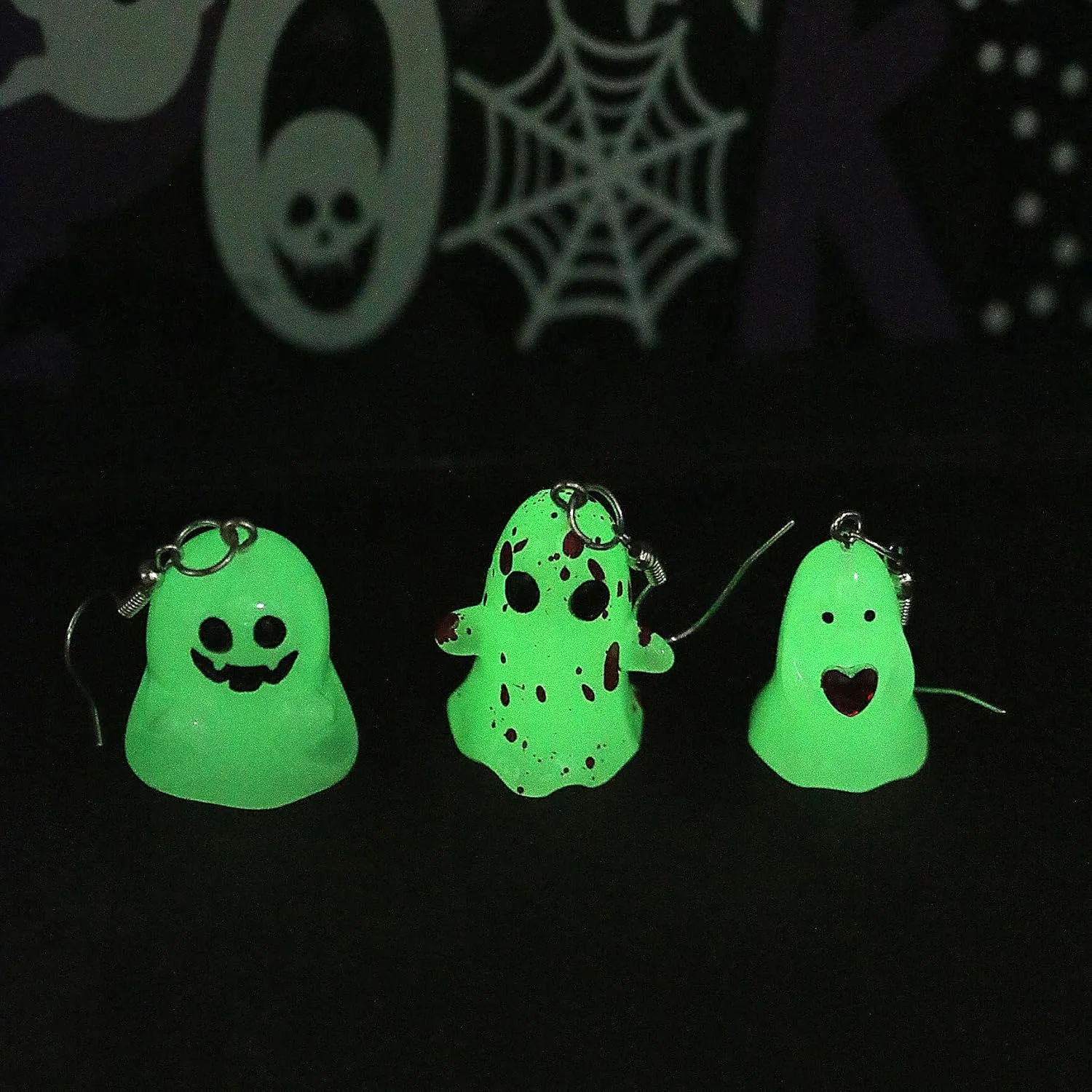 Halloween Ghost Earrings for Women Cute Cartoon Ghost Glow in the Dark Earrings Ghost Drop Dangle Earring Party Prom Cosplay Halloween Jewelry