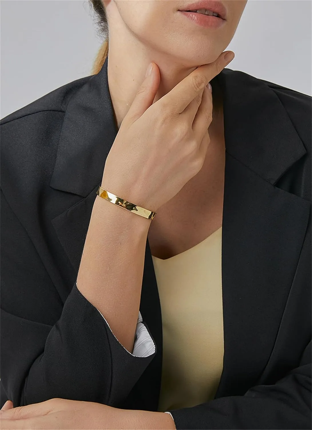 KOLODOGO Gold Cuff Bracelets for Women Hammered Irregular Cuff Bracelet Chunky Adjustable Open Bangles Gold Textured Arm Cuff Fashion Jewelry Gifts