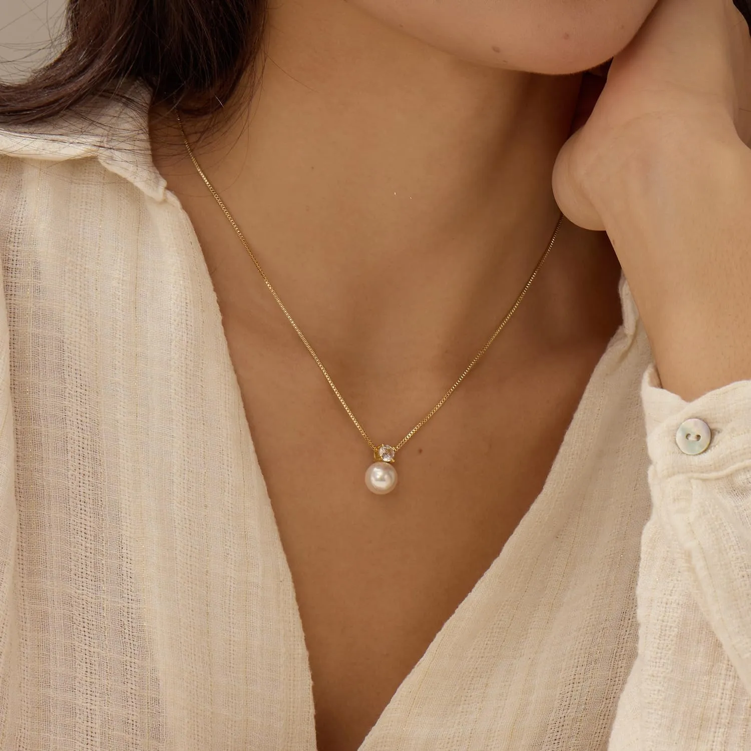 Pearl Necklaces for Women Dainty 14K Gold/Silver Plated Layered Pearl Necklace Simple Pearl Choker Necklaces Cute Single White Pearl Necklace Teen Gift Trendy Stuff Bridesmaid Gifts Wedding Jewelry