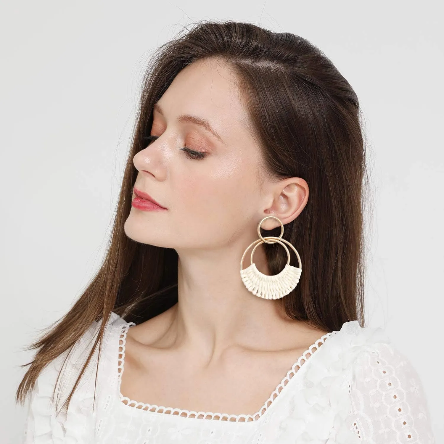 Raffia Hoop Earrings for Women Fun Boho Summer Beach Earrings Lightweight Handmade Straw Wicker Rattan Dangle Earrings Statement Geometric Round Drop Earrings