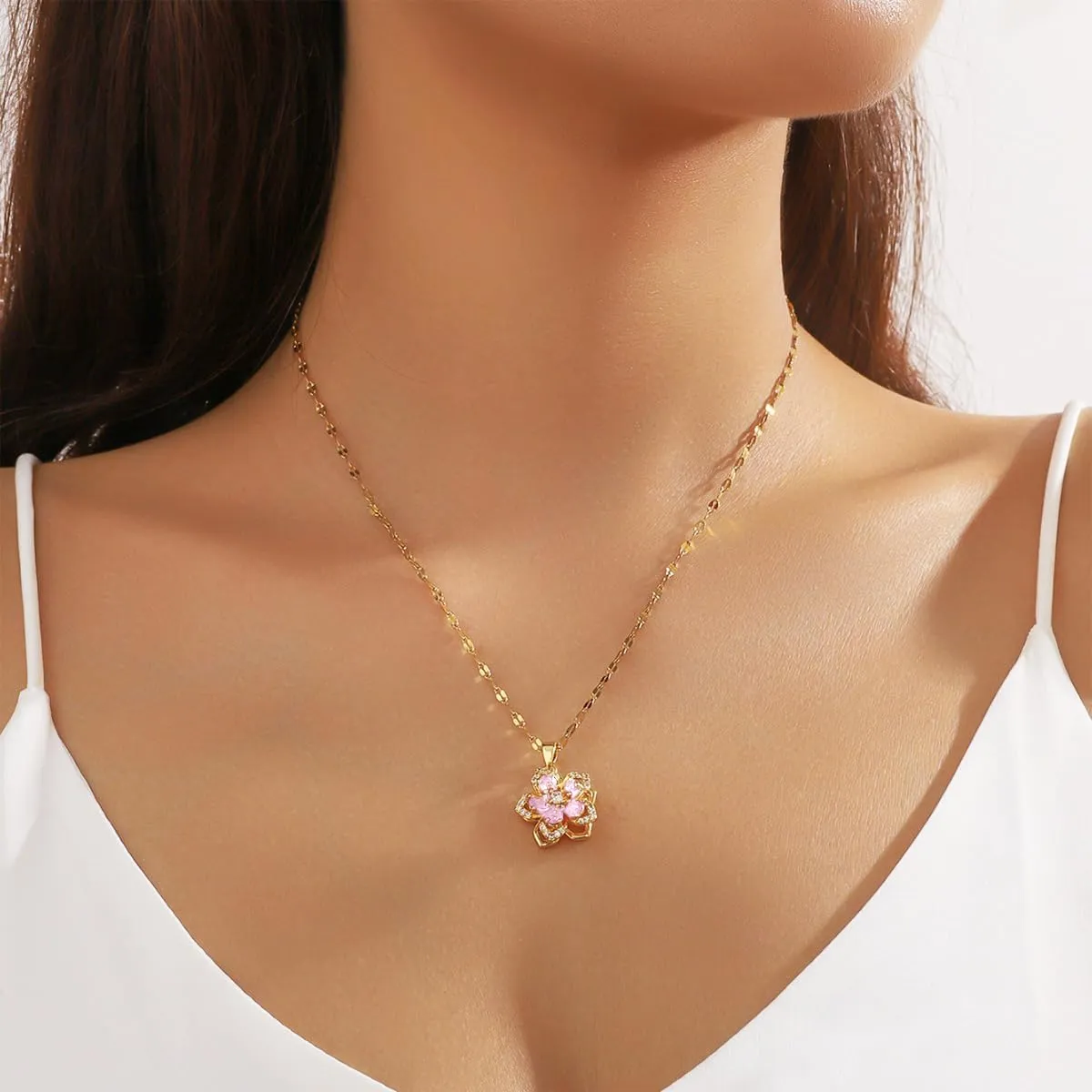 Rotatable Crystal Flower Pendant Necklace for Women Rhinestone Charm Pendant Floral Design Link Chain Necklaces Trendy Exquisite Matching Jewelry