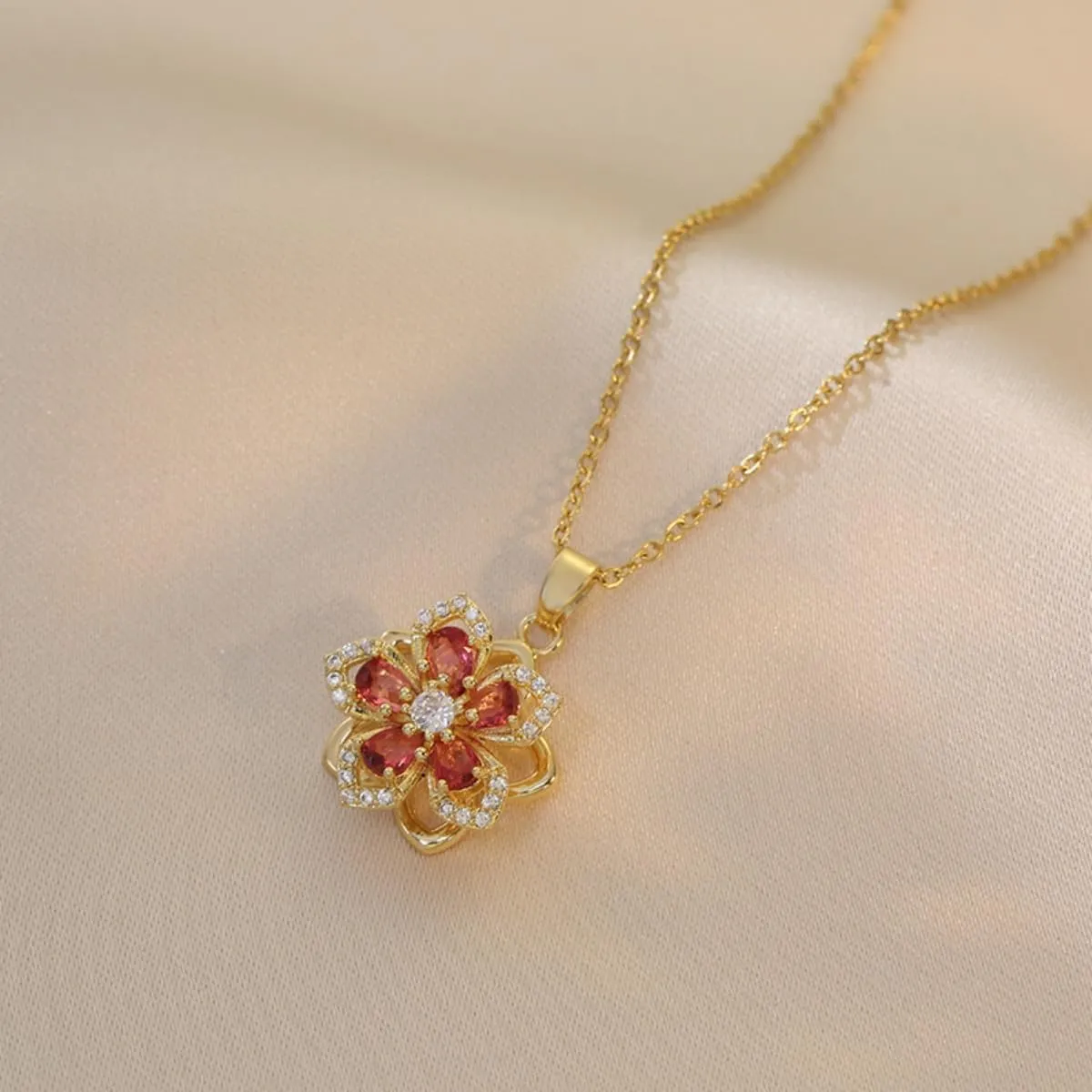 Rotatable Crystal Flower Pendant Necklace for Women Rhinestone Charm Pendant Floral Design Link Chain Necklaces Trendy Exquisite Matching Jewelry