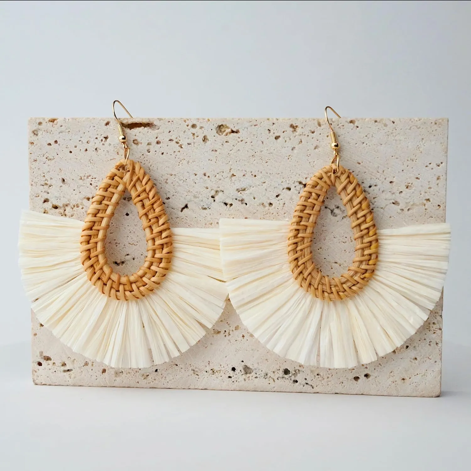 Statement Raffia Tassel Earrings Boho Summer Beach Earrings Lightweight Straw Wicker Dangle Drop Earrings Trendy Rattan Fringe Jewelry for Women