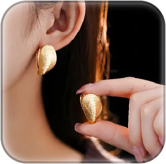 Statement Shell Earrings Chunky Gold Earrings for Women 18K Gold Plated Studs Earring Irregular Geometric Earrings Unique 3D Clam Shell Earrings Hypoallergenic Fashion Jewelry Gifts