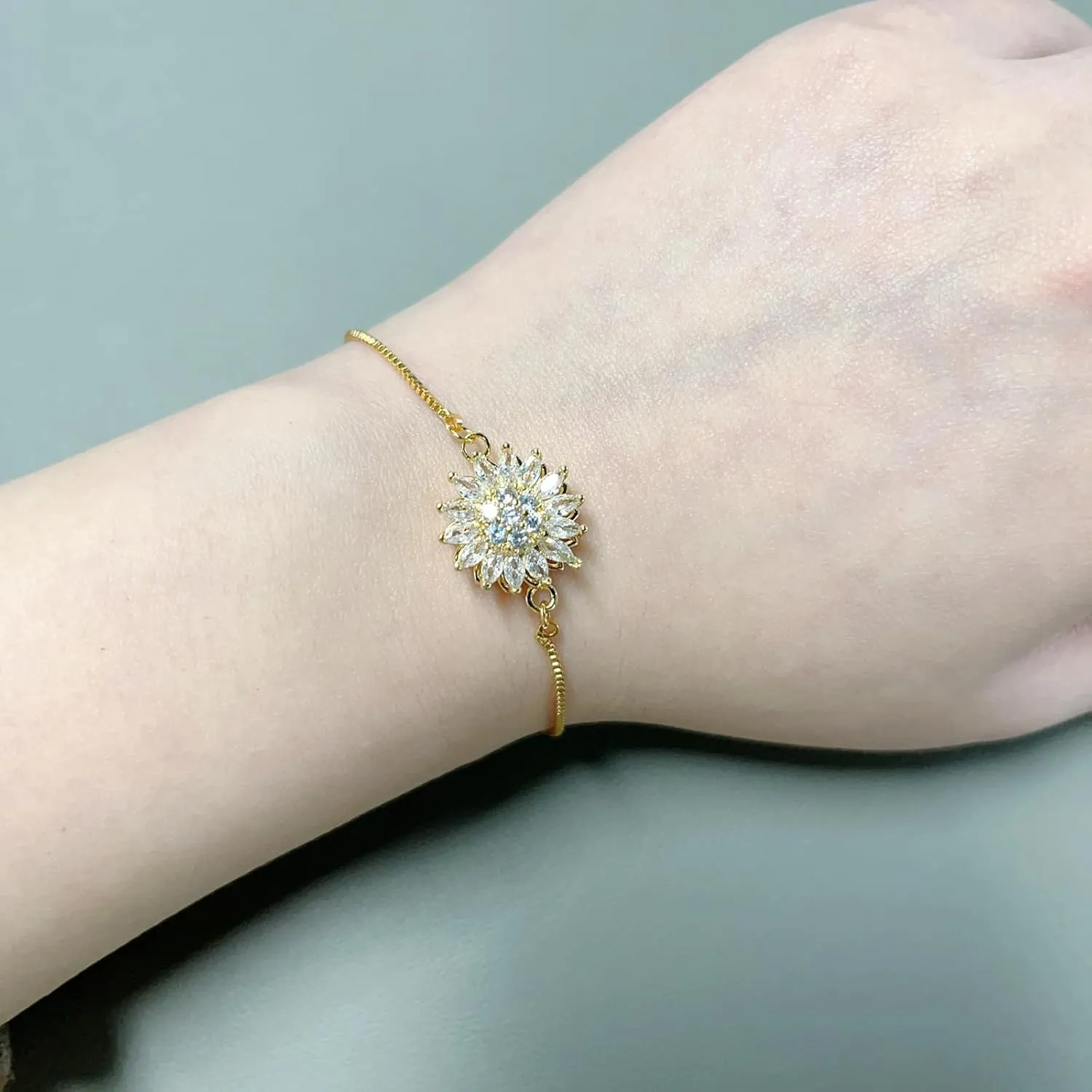 Sunflower Fidget Necklace for Women Gold Moon Necklace Rotating Heart Necklace Spinning Crystal Sunflower Necklace Crescent Moon Necklace Anxiety Necklace Jewelry Accessories